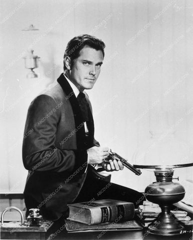 Jeffrey Hunter loading his Colt TV show Temple Houston 7895-01