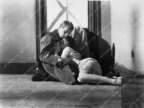 Steve McQueen Natalie Wood film Love with the Proper Stranger 8114-27