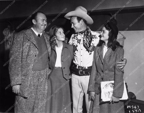 candid Roy Rogers Paul Whiteman and fans 8174-12