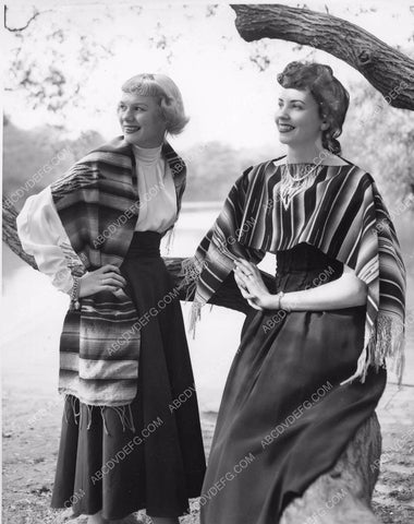 models Sunny Evans Kay Farrell were new Mexican inspired line 81bx01-027