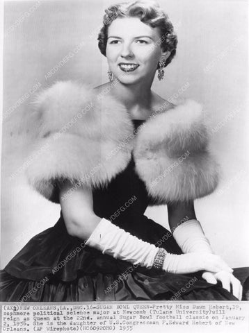1955 Sugar Bowl Queen Dawn Hebert of New Orleans 81bx01-033