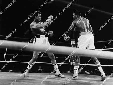 news photo boxing Muhammad Ali vs Larry Holmes 8201-3