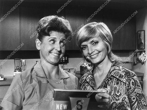 Ann B Davis Florence Henderson TV The Brady Bunch 8597-12