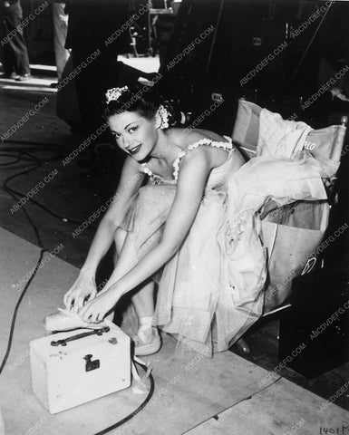 Yvonne DeCarlo behind the scenes in ballet costume 8641-09