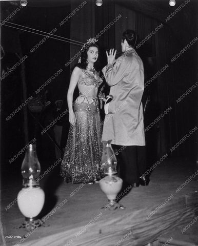 Yvonne DeCarlo sexy costume 8641-24