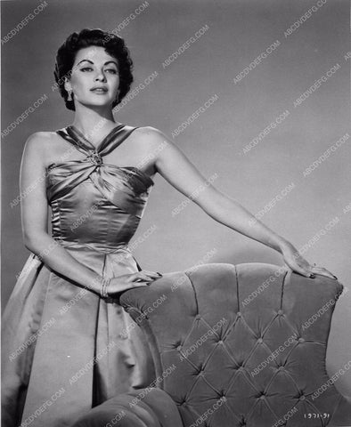 Yvonne De Carlo portrait 8641-28