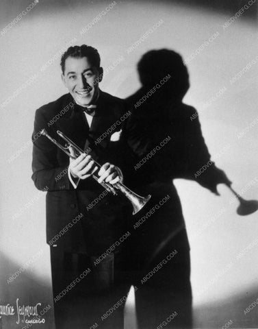 musician Louis Prima and his trumpet 8658-03