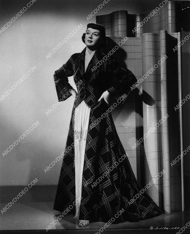 Barbara Stanwyck portrait 8730-11