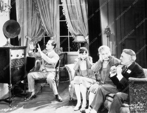 Vitaphone short subject with old school radio Tuning In 8803-10