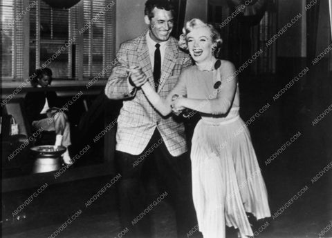 Cary Grant Marilyn Monroe roller skating film Monkey Business 8803-19