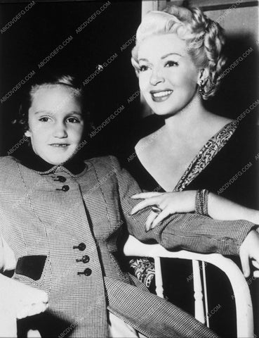 candid Lana Turner with her daughter MGM Studios 8803-28