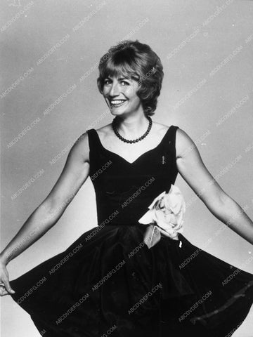 smiling Penny Marshall portrait 8819-27