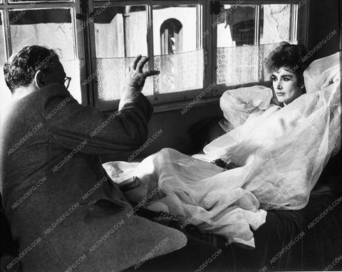 Kay Kendall behind the scenes of Les Girls 8823-34