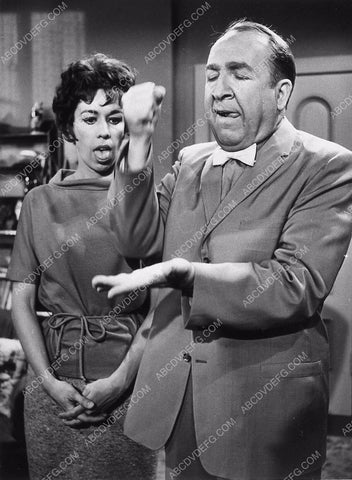 Carol Burnett Jesse White TV The Twilight Zone ep Cavender Is Coming 8969-13