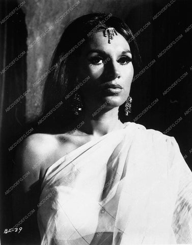Yvonne Romaine portrait 8995-14