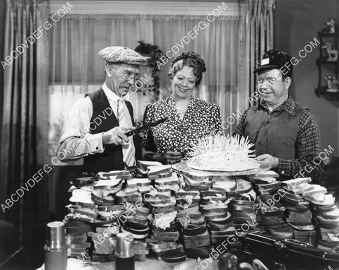 Andy Clyde huge pile of ham sandwiches & birthday cake short subject film 8B11-263
