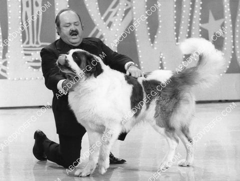 William Conrad sings to a St. Bernard dog TV The Dean Martin Show 8B11-506