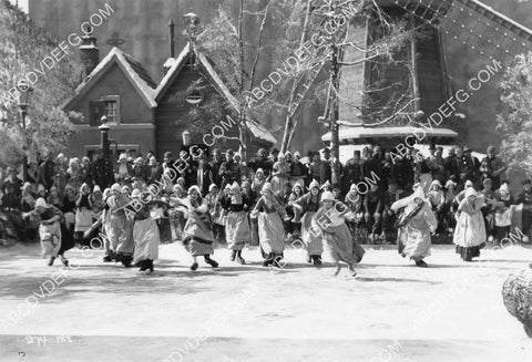 Marion Davies Owen Moore Louise Fazenda George Siegmann Karl Dane silent film The Red Mill 8B11-639