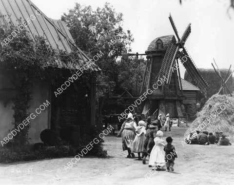 Marion Davies Owen Moore Louise Fazenda George Siegmann Karl Dane silent film The Red Mill 8B11-684