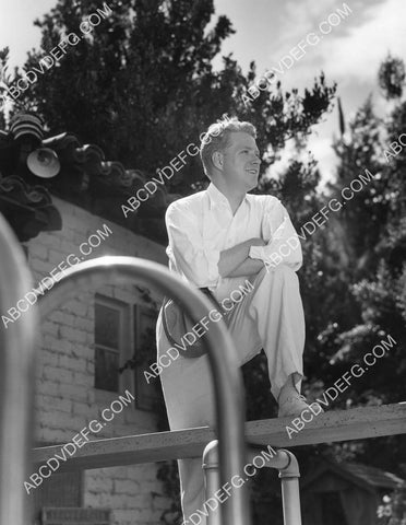 Nelson Eddy at home checking out his swimming pool 8B11-755