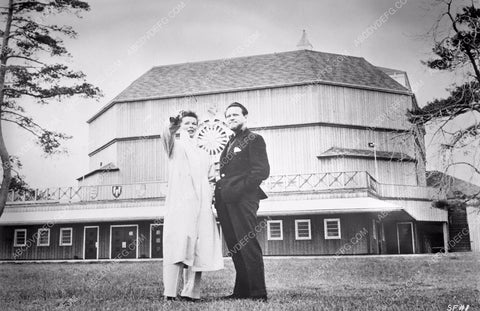 Katharine Hepburn Alfred Drake Strattford, Conn. Home 8b03-184