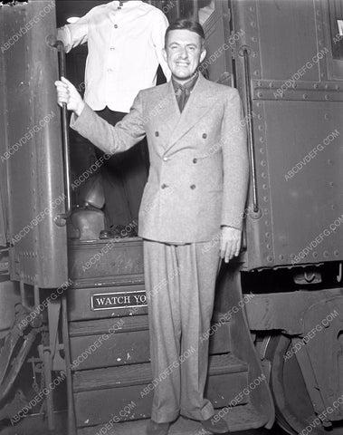 novelist James Hilton arrives by train 8b03-194
