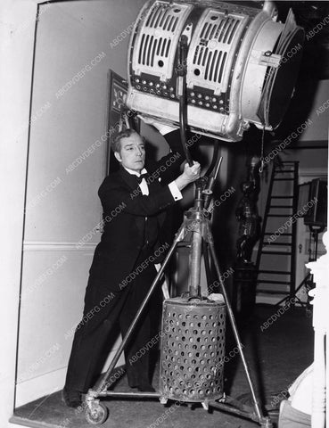 Buster Keaton and giant cleeg light 8b03-392