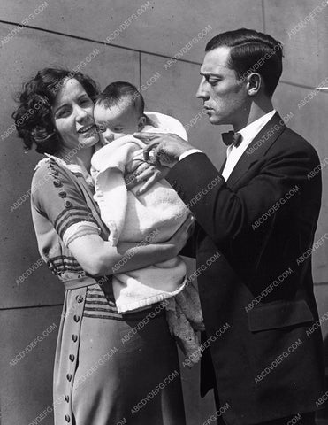 Buster Keaton tickling a baby 8b03-394