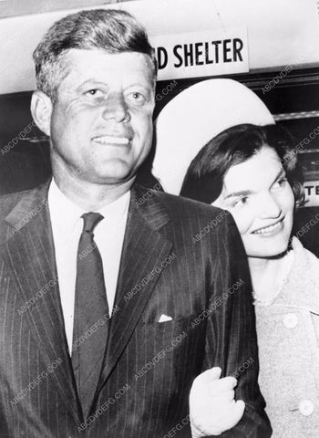 President John F Kennedy and Jackie Onasis 8b03-406