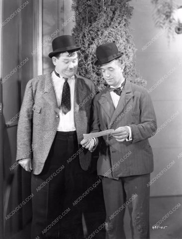 Stan Laurel & Oliver Hardy get a telegram 8b03-480