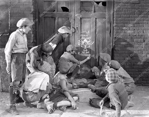 Mary Pickford cast crew sets silent film Little Annie Rooney 8b03-531