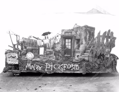 Mary Pickford float for parade ? Sielnt film Little Annie Rooney 8b03-537