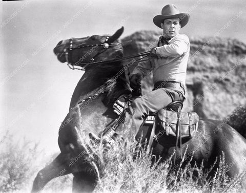 Dennis Moore in western action 8b4-017