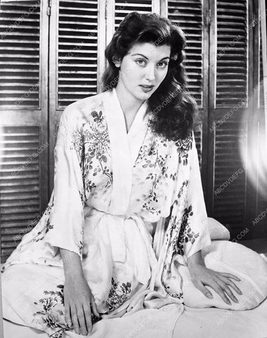 beautiful Narda Onyx portrait 8b4-185