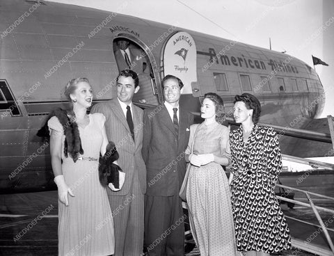 Celeste Holm Gregory Peck Mel Ferrer Dorothy McGuire cool candid 8b4-244