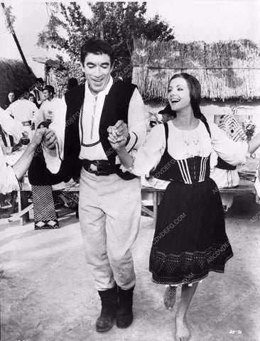 Anthony Quinn film scene 8b4-540