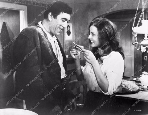 Anthony Quinn film scene 8b4-542