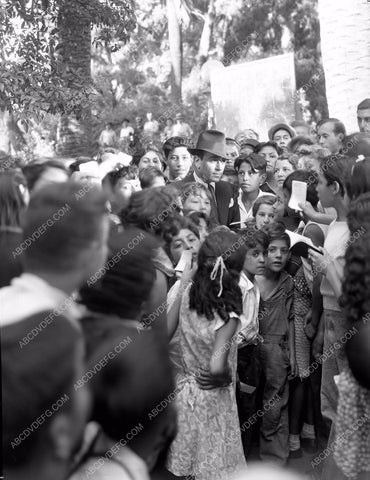 George Raft goes public and is surrounded by fans 8b4-552