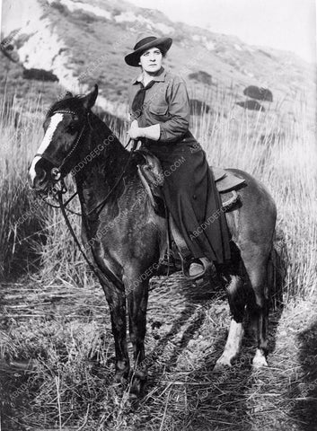 silent film star Ann Schaeffer on horseback 8b4-725