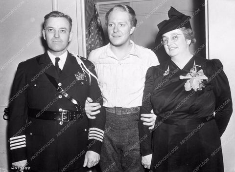 Nelson Eddy visited on set by I don't know who 8b4-896