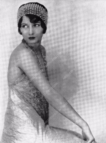 Barbara Stanwyck portrait 8b5-117