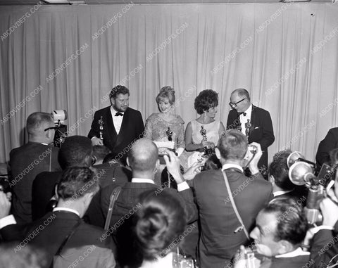 Billy Wilder Elizabeth Taylor Peter Ustinov w Oscars 8b5-234