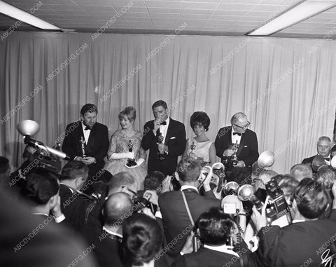 Billy Wilder Elizabeth Taylor Burt Lancaster Shirley Jones w Oscars 8b5-235