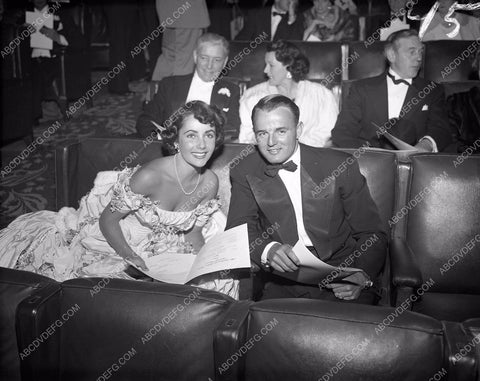 candid Elizabeth Taylor at the Academy Awards 8b5-246