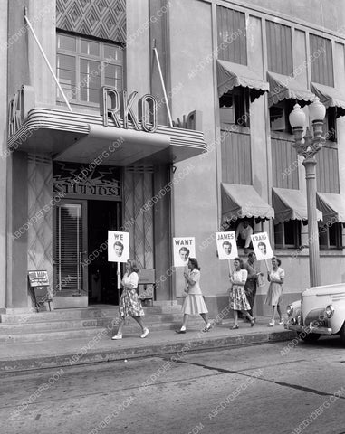 determined fans picket RKO Studios wanting James Craig 8b5-289