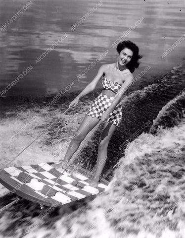 Martha Gray checkered board & bikini aquaplaning Cypress Gardens Fla 8b6-053
