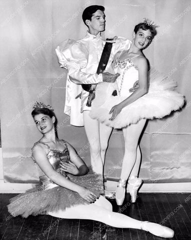 Kathryn Etienne's ballet dancers Andree Vigeant Dwaght Grell 8b6-072