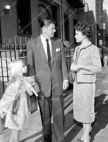 Ronald Reagan Diane Brewster Evelyn Rudie TV G.E. Theater 8b6-183