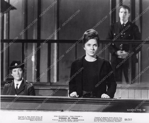 Gina Lollobrigida standing trial in court film Woman of Straw 8b6-325