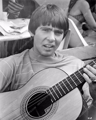 I'm drawing a blank 60's star with his guitar 8b6-371
